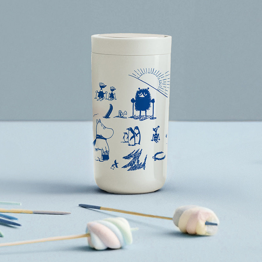 Bilde av Stelton To Go Click termokopp med Mummi-motiv, enkel å åpne og lukke, ideell for reise med personlig preg.