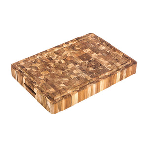 Teakhouse skjærefjøl laget av FSC-sertifisert teak med mosaikklignende mønster, måler 52x36 cm, designet for enkel bruk med håndtak og saftrenne.