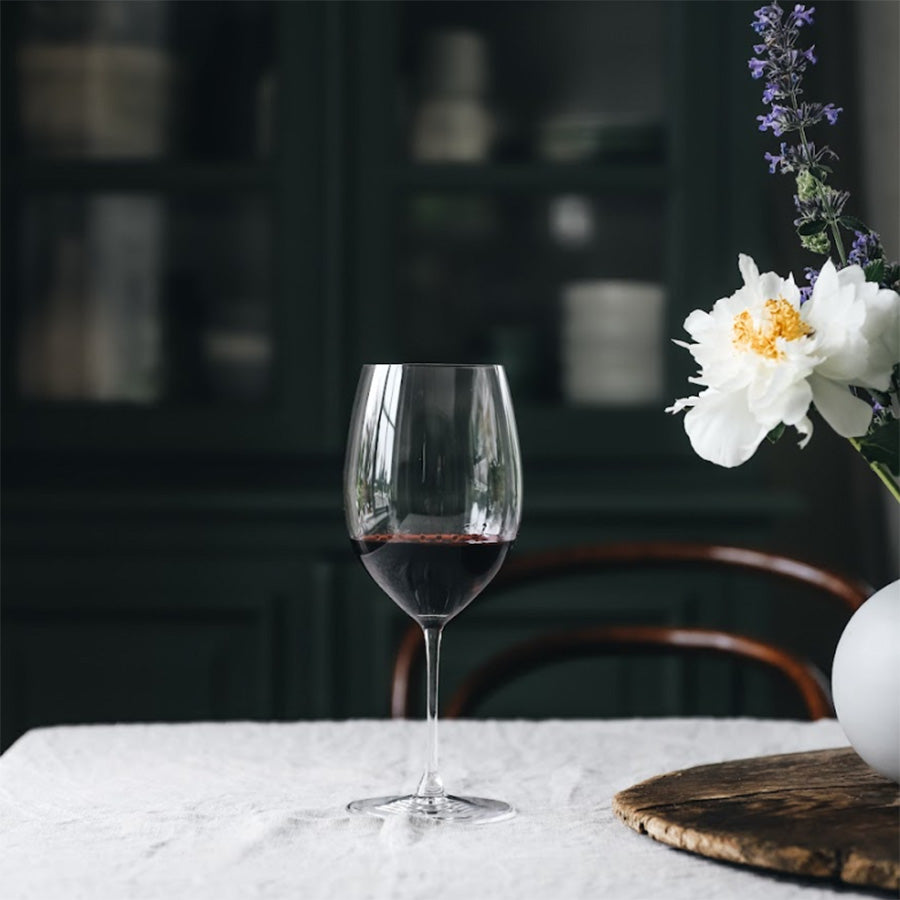 RIEDEL «Riedel Veritas Cabernet/Merlot 2pk 270-Årsjubileum» – vinglass med Cabernet/Merlot på bord i elegant serveringssetting