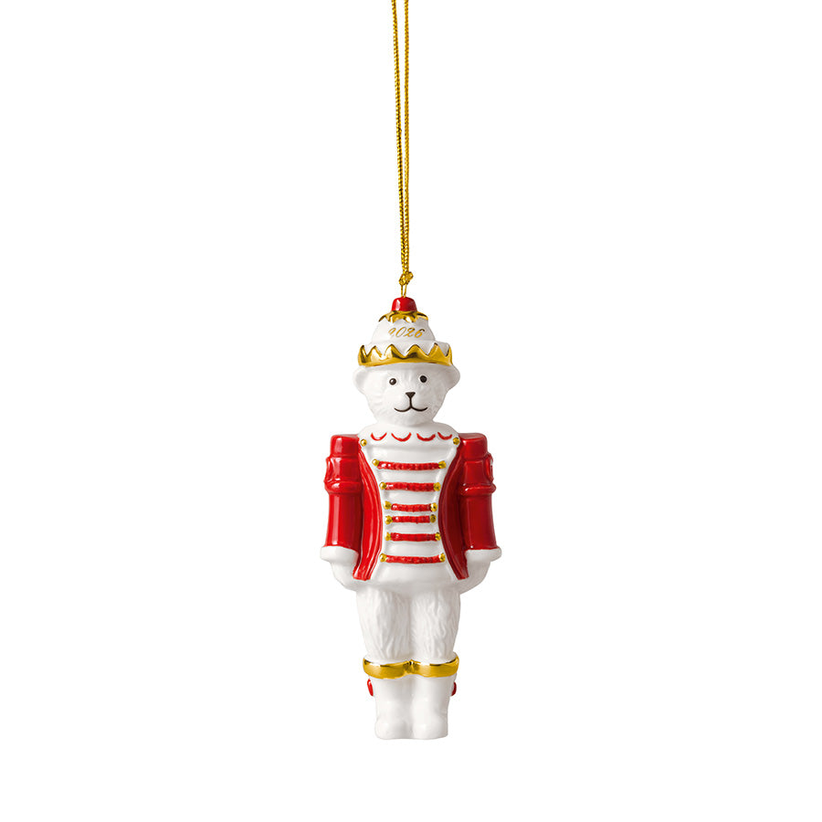 Christmas Classics 2026 nøtteknekker-ornament i hvitt og rødt porselen med gullfargede detaljer