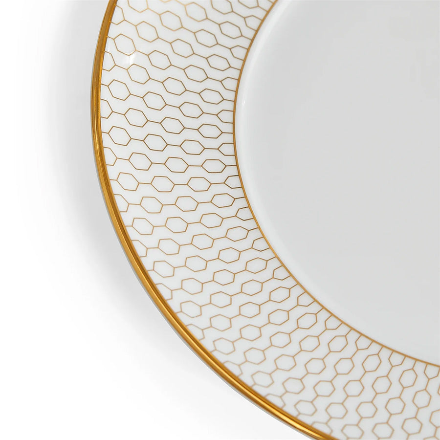 Wedgwood Gio Gold Tallerken 17cm - Nærbilde av tallerkens gullmønster som gir et sofistikert preg til bordoppsettet.