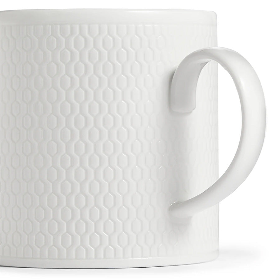 Detalj av Wedgwood Gio Krus 29 cl som viser det taktile, moderne designet med preget geometrisk tekstur.