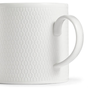 Detalj av Wedgwood Gio Krus 29 cl som viser det taktile, moderne designet med preget geometrisk tekstur.