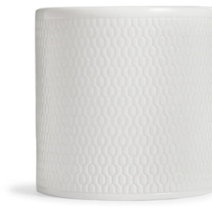Sidevisning av Wedgwood Gio Krus 29 cl i hvitt benporselen, fremhever den geometriske strukturen.
