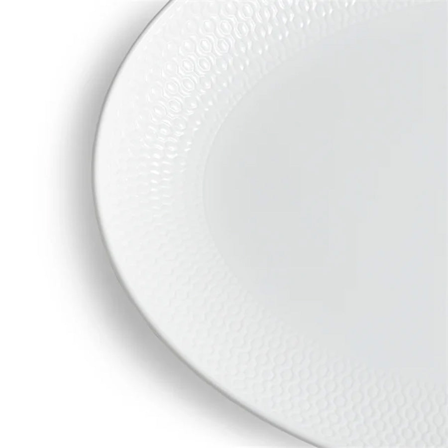 Detalj av Wedgwood Gio ovalt serveringsfat 30cm, viser den elegante teksturen og finishen.