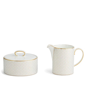 Wedgwood Gio Sukker Og Fløtemugge i gaveeske, inkludert elegant sukkerboks med lokk og fløtemugge med presis helletut. Ideell for kaffe- og teelskere.