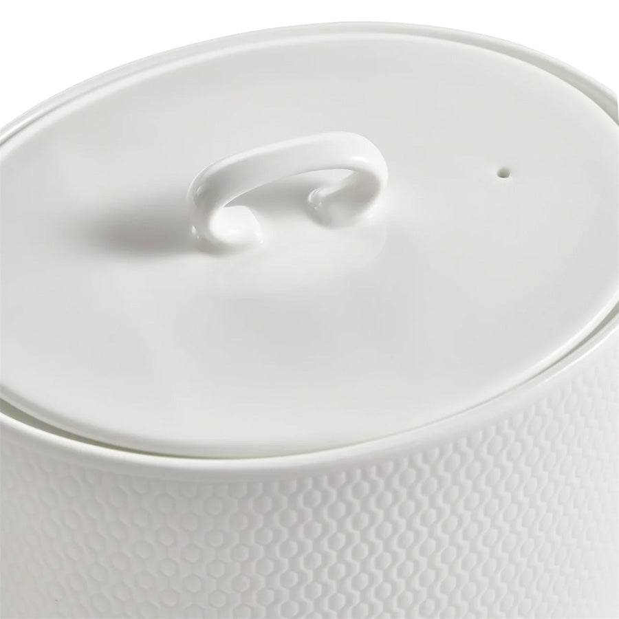 Toppen av Wedgwood Gio Tekanne 1l - Lukket tekanne med stilrent lokk og diskre dekorative detaljer.