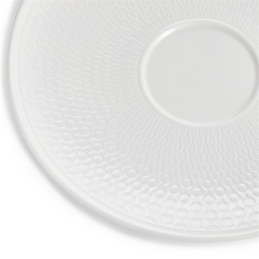 Oversiktsbilde av WEDGWOOD Gio skål med elegant, pregede design. Egnet for å komplimentere tekopp og skål ved servering.