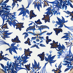 Detalj av Wedgwood Hibiscus Tallerken 20cm med blomsterdesign i blått og gull, perfekt for servering.