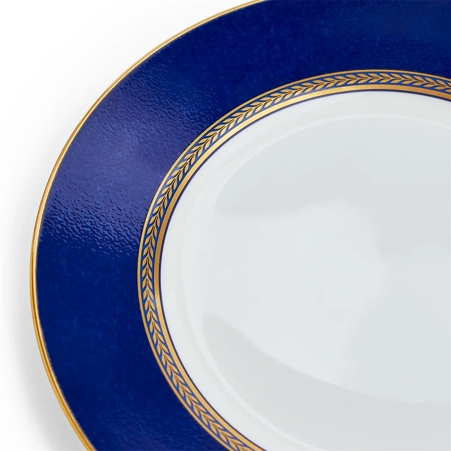 Nærbilde av Wedgwood Renaissance Gold Tallerken 20cm med teksturert overflate og vakker gulldekor.