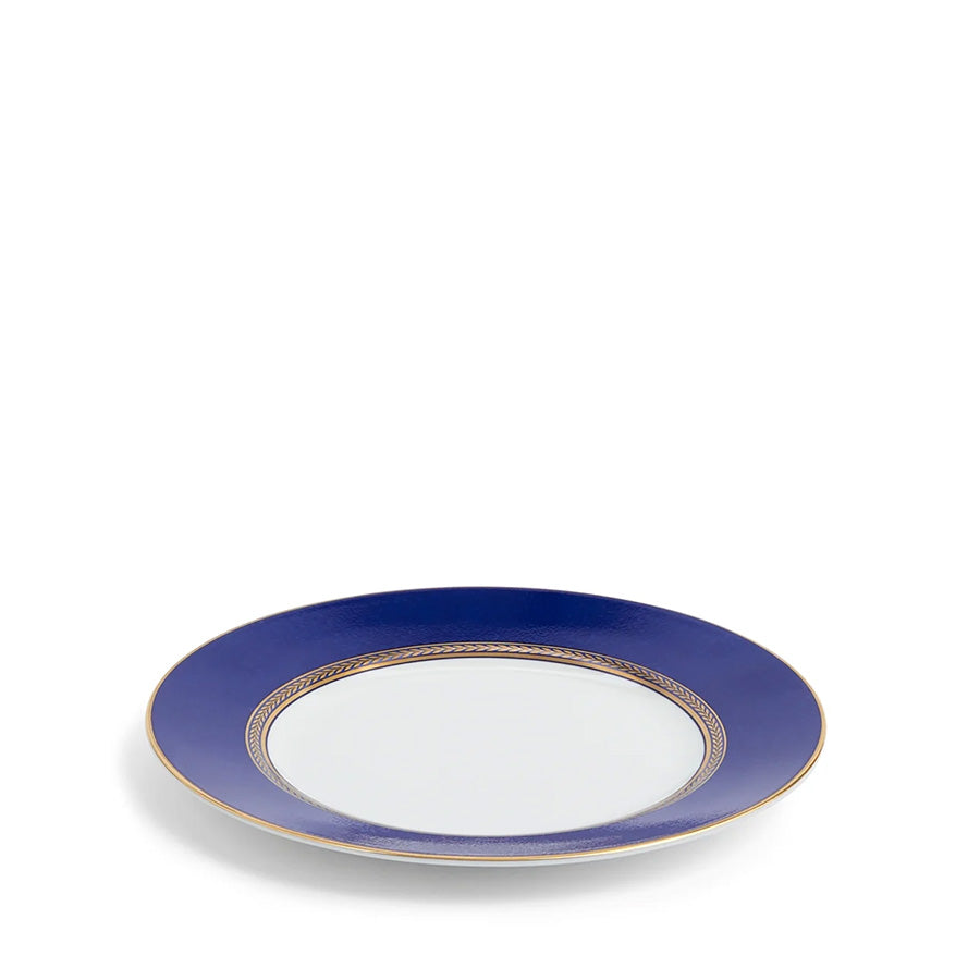 Sidevisning av Wedgwood Renaissance Gold Tallerken 20cm som viser den ikoniske designen med koboltblå kant.