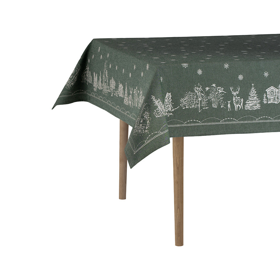 Wik & Walsøe damaskduk i dyp grønn farge, designet med julemotiv. Passer perfekt til borddekking i høytiden.