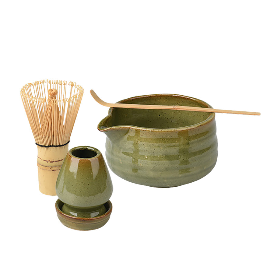 Antei Hakone Matcha-sett med stengodsskål, bambusvisp med holder og dryppskål, perfekt for autentisk matchatilberedning.