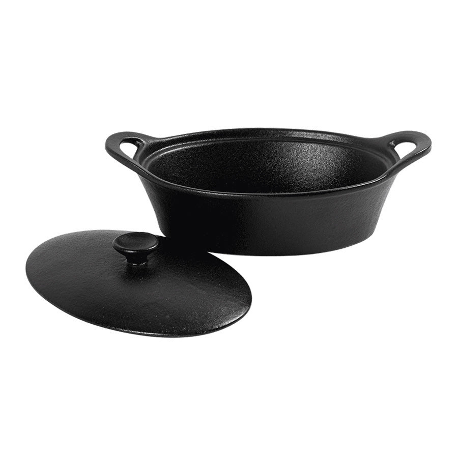 Åpen oval ildfast form i sort med lokk, laget av robust steingods for jevn varmefordeling.