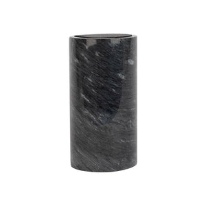 Stilig grå knivblokk i marmor, mål 12,5 x 12,5 x 25 cm, ideell for oppbevaring av kniver.