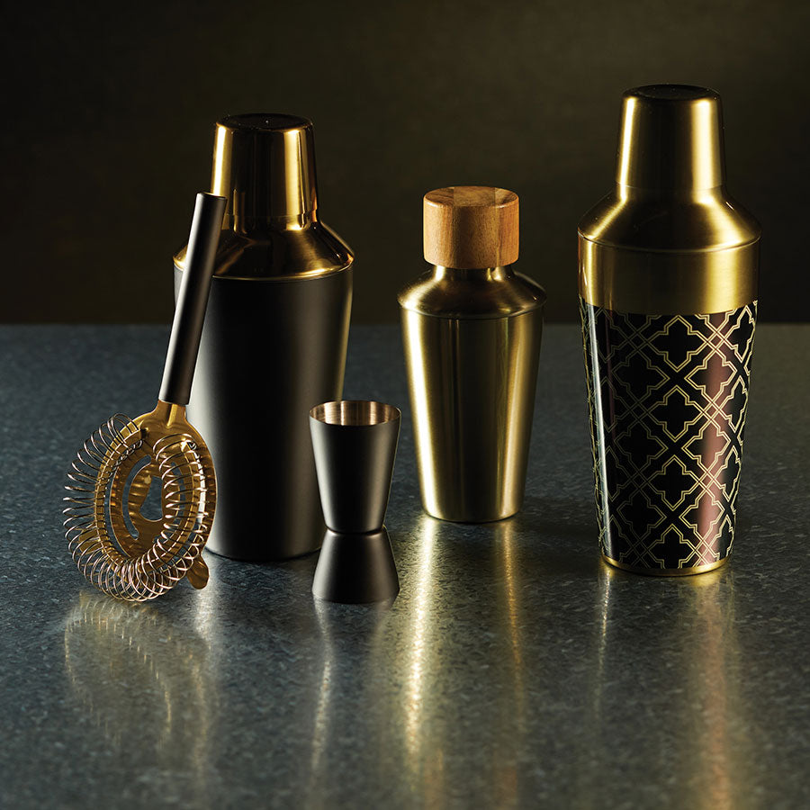 Barcraft cocktailsett med forskjellige shakere og tilbehør, perfekt for en imponerende cocktailopplevelse.