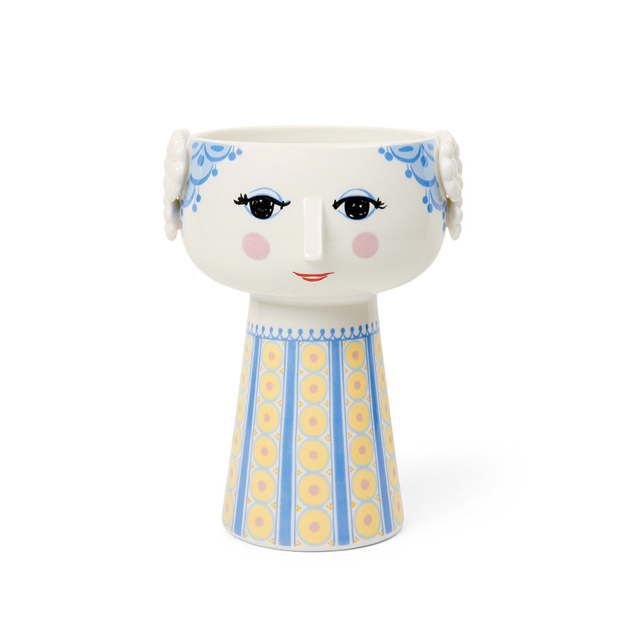 Bjørn Wiinblad Eva vase med kunstnerisk design, dekorert med fargerike detaljer og ansikt, står på hvit bakgrunn.