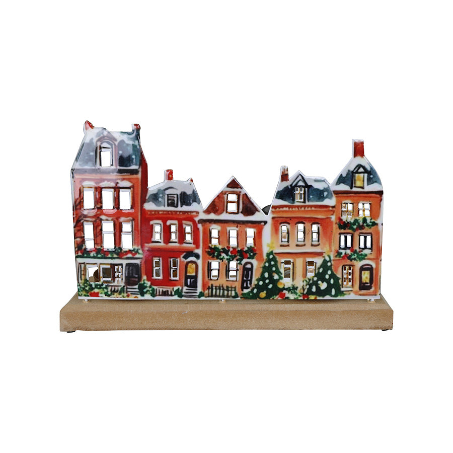 Børscompagniet BC Jul telysholder formet som en rekke snødekte bygårder med juletrær, på sokkel – 23 x 8 x 14 cm