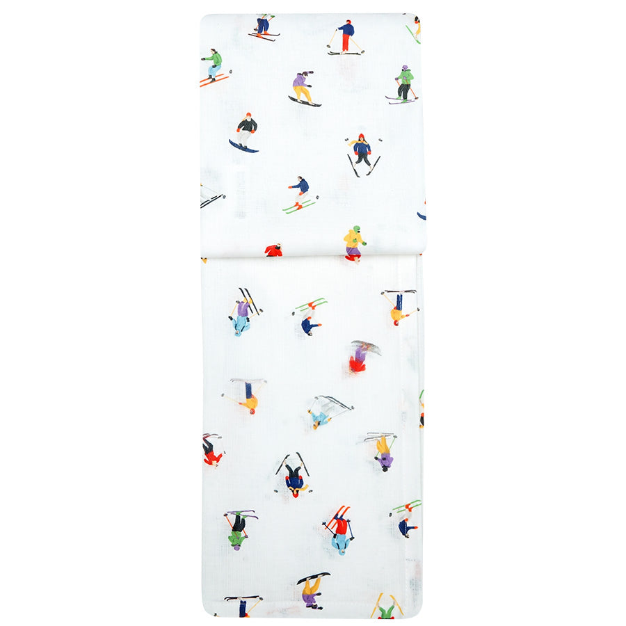Fargerikt kjøkkenhåndkle med ski-print, laget av hvit bomull, måler 50x70 cm og passer perfekt for daglig bruk.