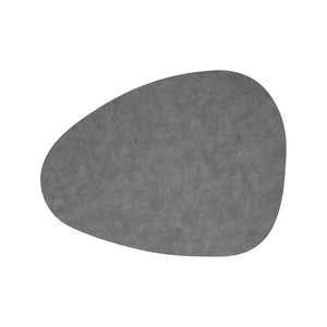 Grå spisebrikke i eggform, ideell for å skape et minimalistisk bordmiljø.