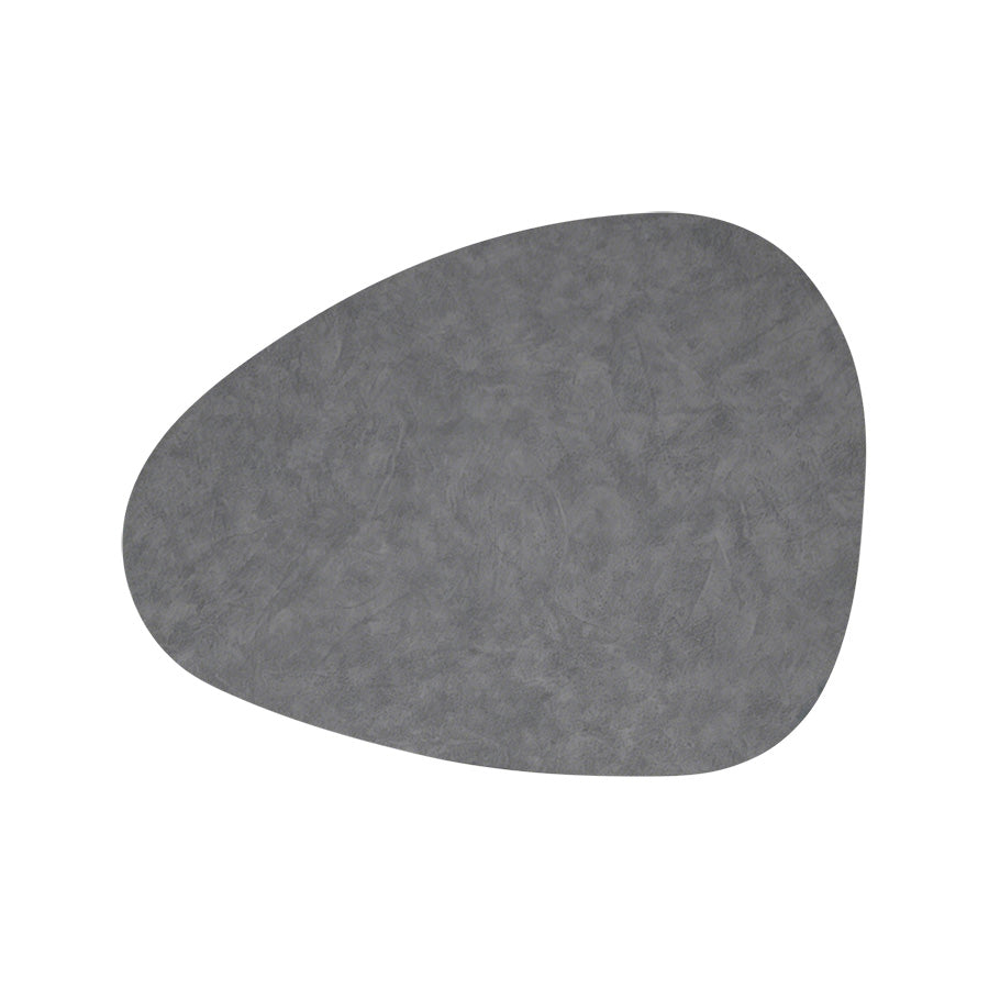 Grå spisebrikke i eggform, ideell for å skape et minimalistisk bordmiljø.