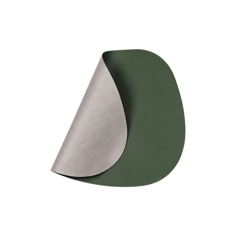 Grønn og grå spisebrikke i eggformet design, laget av slitesterkt PU-materiale, perfekt for moderne borddekking.