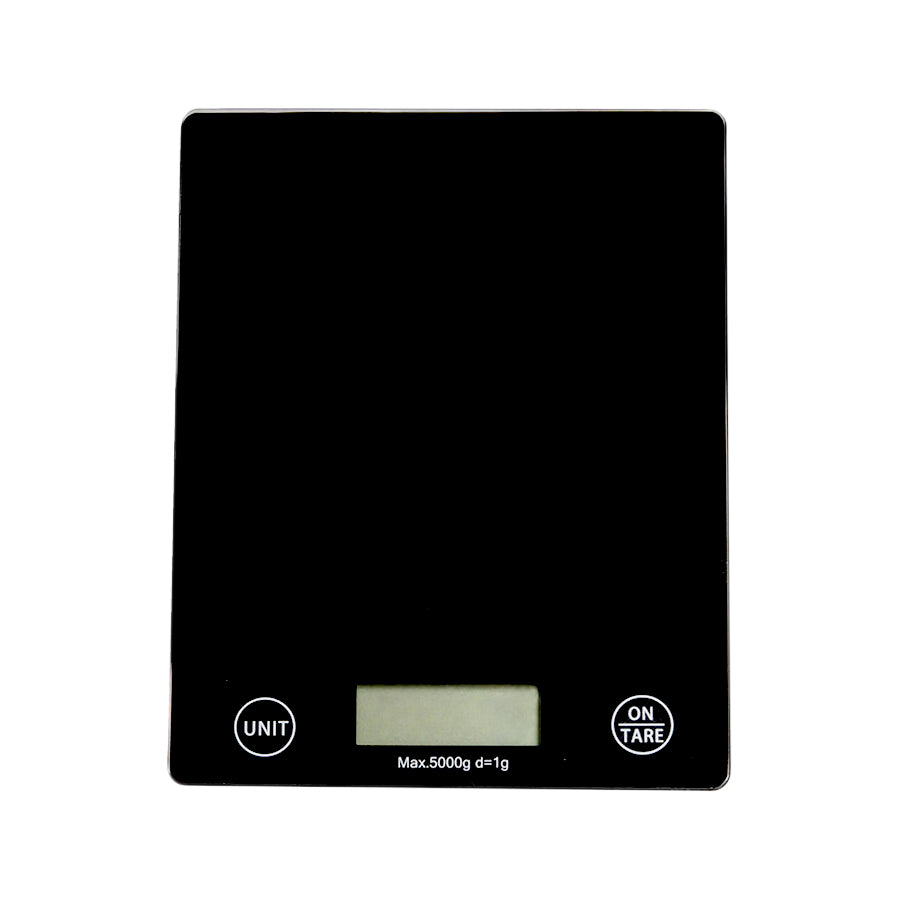 Christiania 1739 Kitchenline Digital Vekt Sort, en nøyaktig kjøkkenvekt som måler fra 1 g til 5 kg, med LCD-skjerm og tara-funksjon for presis veiing av ingredienser.