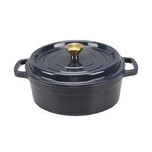 Støpejernsgryte i mørk blå emalje med lokk og messingknott, passer perfekt for gryteretter og baking.