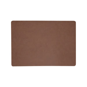 Mørk brun spisebrikke fra Christiania Glasmagasin, 40x30 cm, laget av slitesterkt PU-materiale.