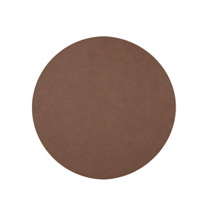 Brun spisebrikke av PU-materiale, rund design, ideell for et varmt bordmiljø.