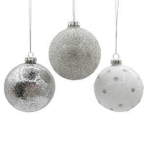 Sølv-mix julekuler i glass fra Christiania Glasmagasin, med blanke, matte og mønstrede overflater