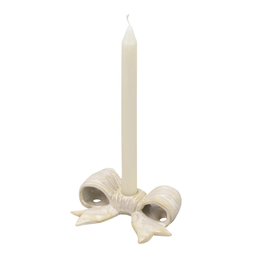 Cremefarget lysestake i steingods formet som en elegant julesløyfe, 10,5 cm
