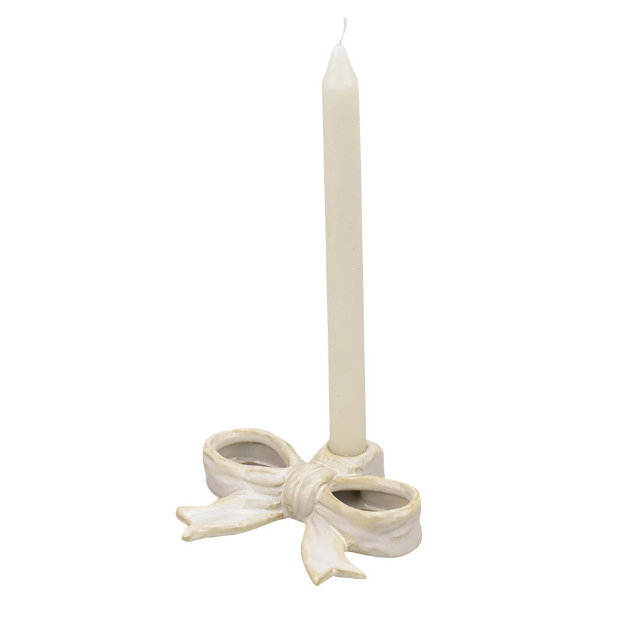 Cremefarget sløyfe-lysestake i steingods, 12 cm, med hvitt stearinlys