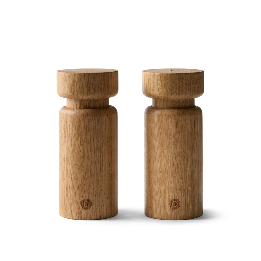 Crushgrind Helsinki Kvernsett 13cm Eik - To elegante kverner i FSC-sertifisert eik med moderne design.