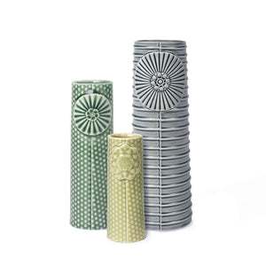 Dottir Nordic Design Pipanella vaser 3pk i nordisk design, inkludert tre dekorative keramiske vaser i harmoniske farger og høyder.