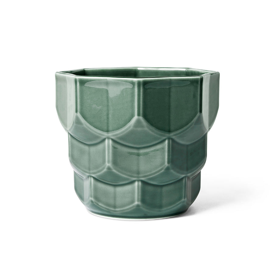 Samsurium blomsterpotte i grangrønn som står på hvit bakgrunn, med Art Deco inspirasjon og geometrisk form.