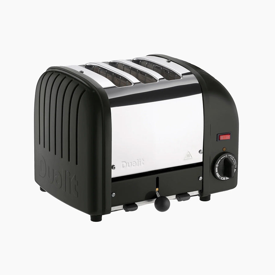 Dualit Classic Combi brødrister i matt svart med tre spalter og manuell ristekontroll, perfekt for større husstander.