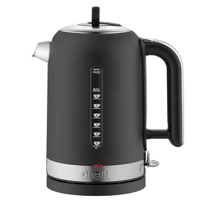 Dualit Classic vannkoker i matt svart finish med kromdetaljer, 1,7 liter kapasitet og 3000 W effekt, perfekt for rask oppkok av vann på kjøkkenet.
