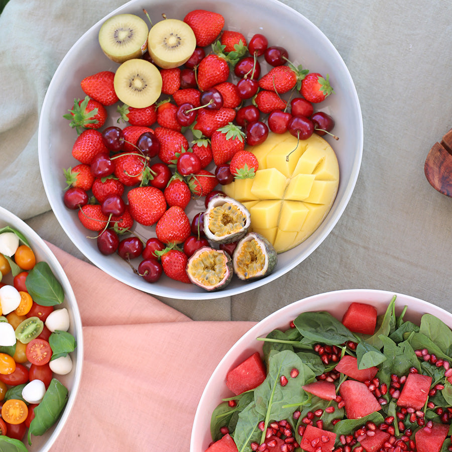 Ellie lav bolle i Latte med friske jordbær, kirsebær, kiwi og mango