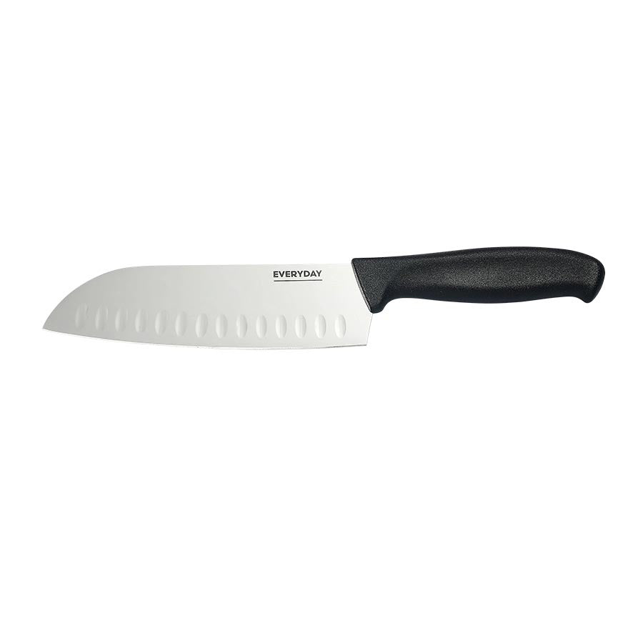 Everyday 18 cm santokukniv med ergonomisk grep og rustfritt stålsblad, perfekt for kutt, hakking og strimling av kjøtt, fisk og grønnsaker.