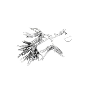 Elegant forkrommet julepynt fra Flora Danica, formet som en grangrein med detaljerte nåler og kvister, perfekt for å pynte juletreet eller som en gave.