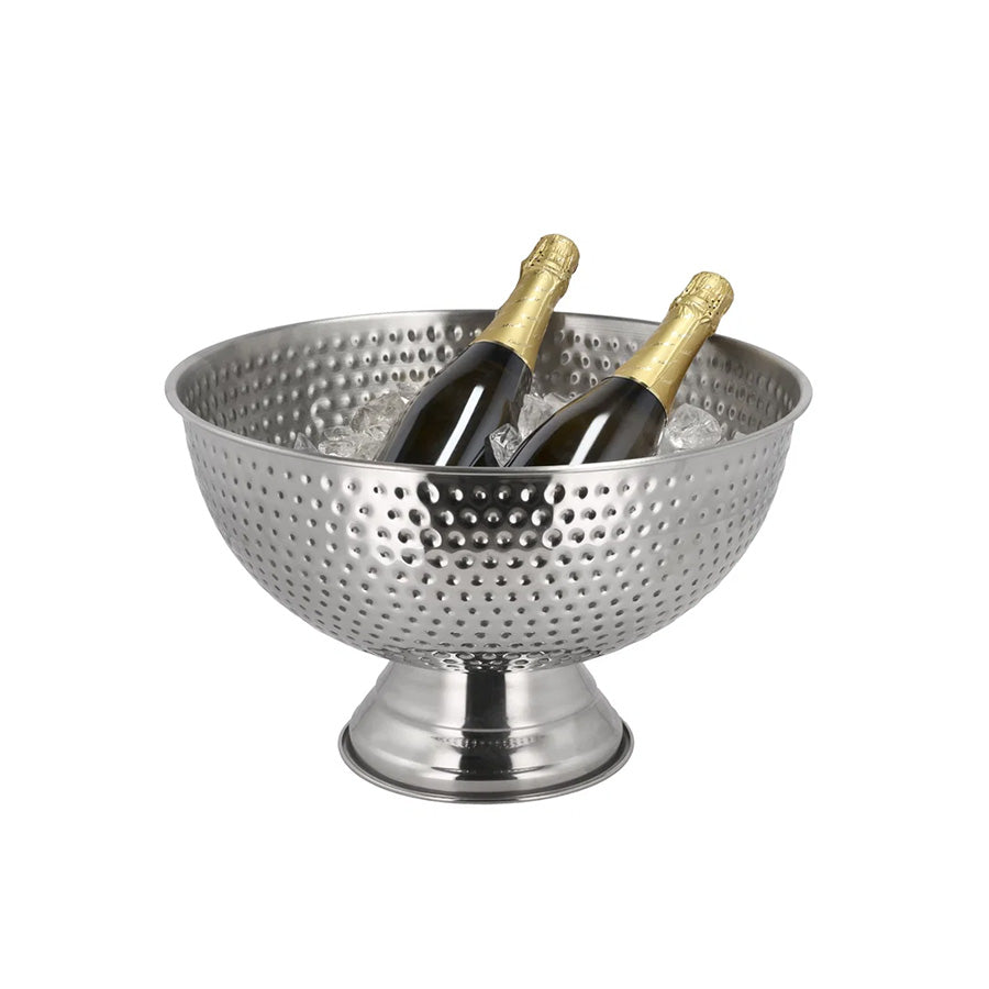 Funktion champagnekjøler fylt med is og to flasker champagne stående klar til servering, ideell for festlige anledninger.