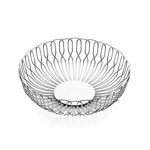 Elegant brødkurv fra Georg Jensen, laget av blankt rustfritt stål med vevet design, ideell for frokost eller servering.