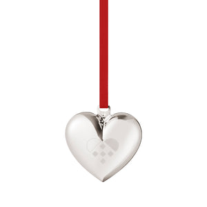 Georg Jensen julehjerte i palladium med rødt silkebånd, elegant design med klassisk flettet mønster.
