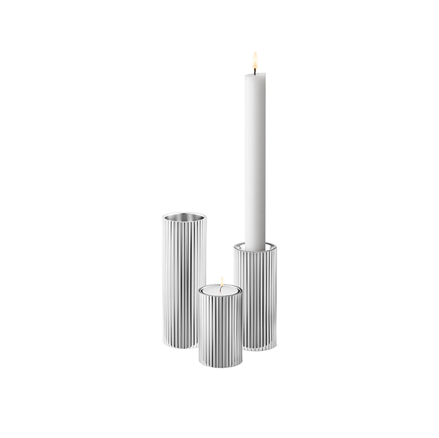 Georg Jensen Bernadotte telysholdere/lysestaker i blankt rustfritt stål, sett med tre høyder med tente stearinlys