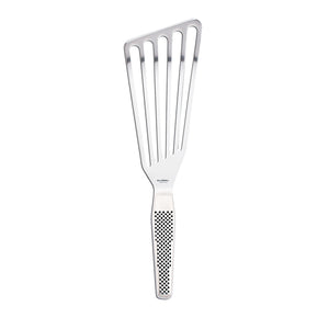 Global stekespade vinklet 27 cm i rustfritt stål, perfekt for enkelt å snu og løfte mat med presisjon.