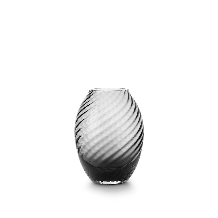 Hadeland Glassverk Nora vase i røkgrått glass med håndlaget optikkmønster, 23 cm