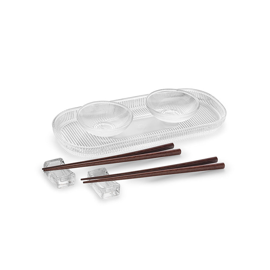 Hadeland Glassverk sushisett for 2 med klart glass, inkludert skåler og spisepinner.