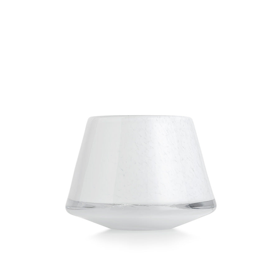 Elegant Hadeland Glassverk lyslykt i hvit farge, 8,5 cm stor, perfekt for telys og dekorasjon.