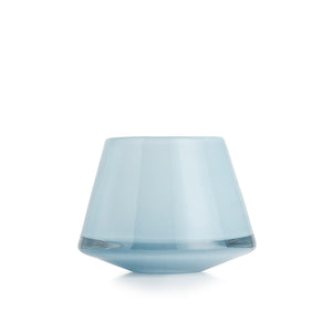 Lyslykt i lys blått glass, 8,5 cm høy, ideell for interiørdekorasjon, gir et mykt lysspill.